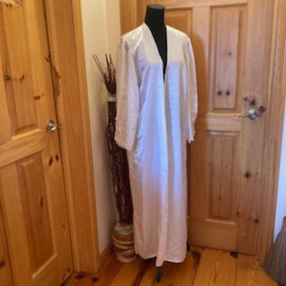 White Satiny Robe - Picture 1 of 12